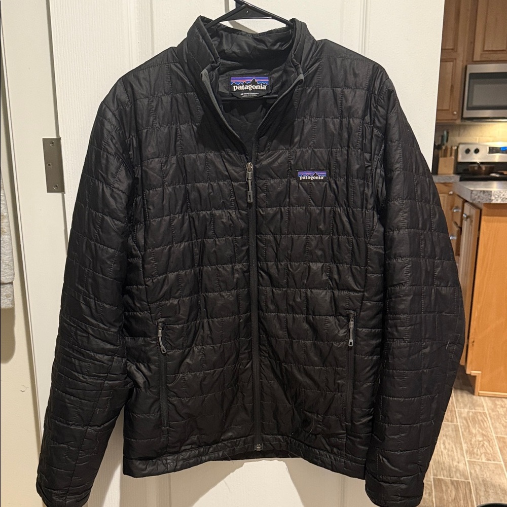 Patagonia Men's Black Quilted Puffer Jacket (Medium)